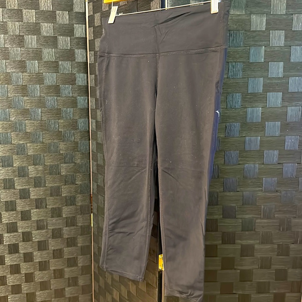 Athleta women’s SZ S calf length leggings. Black.
